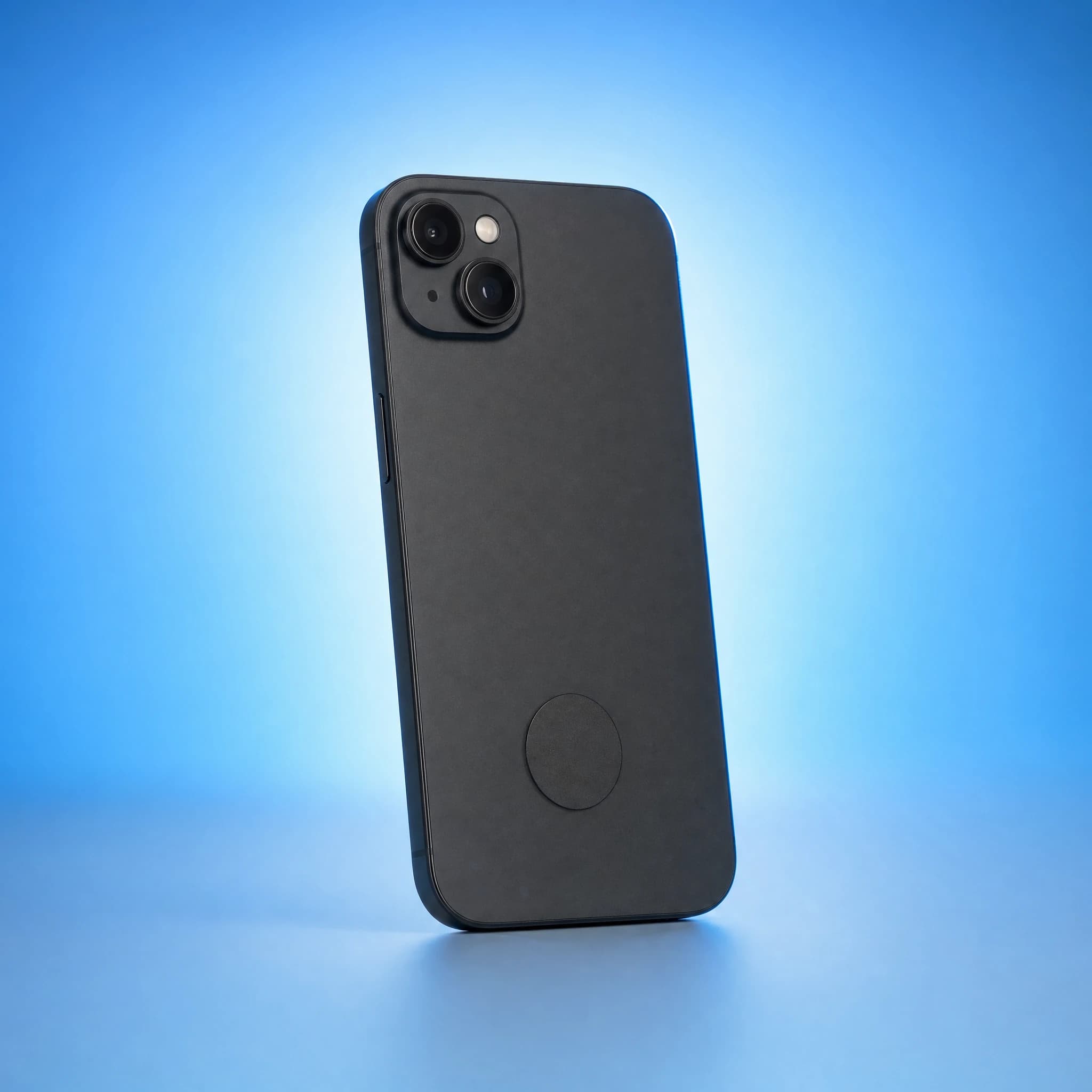 TokLink Tag Slim Black aplicado em um smartphone